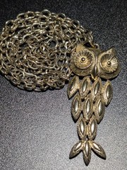 Vtg 1970s AVON Textured Chain Gold Tone Articulated OWL Pendant 24″ Necklace
