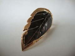 Vintage Leaf w/ Gold Foil Edging Gold Tone Scarf Clip
