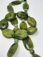 Vintage Green Lucite Faux Jade 18″ Necklace and Elastic Bracelet Set Lightweight