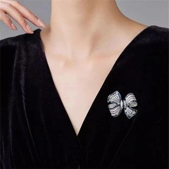 Rhinestone Bow Brooch Pin – Vintage Blue Crystal Lapel Accessory for Women
