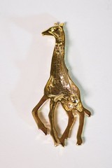 Vintage Giraffe Brooch Pin Bright Gold Tone w/ Amber Color Stones 2.35″