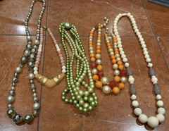 HONG KONG AVON GREEN ORANGE IVORY FAUX PEARL BEAD MCM VINTAGE NECKLACES LOT 5 EU