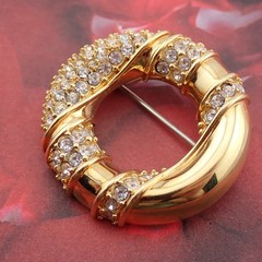 Vintage Krementz Pave Rhinestone Gold Tone Striped Circle Pin Brooch