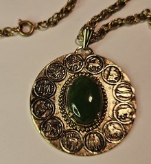 VINTAGE STYLE GOLD-TONE PENDANT NECKLACE ON LINKED 26″ BRIDED CHAIN