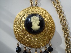 Vtg 60’s Huge Runway Cameo Pendant Necklace Gold Tone Cabochon W Tassel Chain