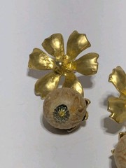 Vintage Gold Tone Flower & Wood Bead Stud Dangle Earrings 2″. BOHO. 70’s.