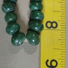 Green Jade Beaded Necklace Vintage Barrel Round Beads Gold Tone Clasp 17 Inches