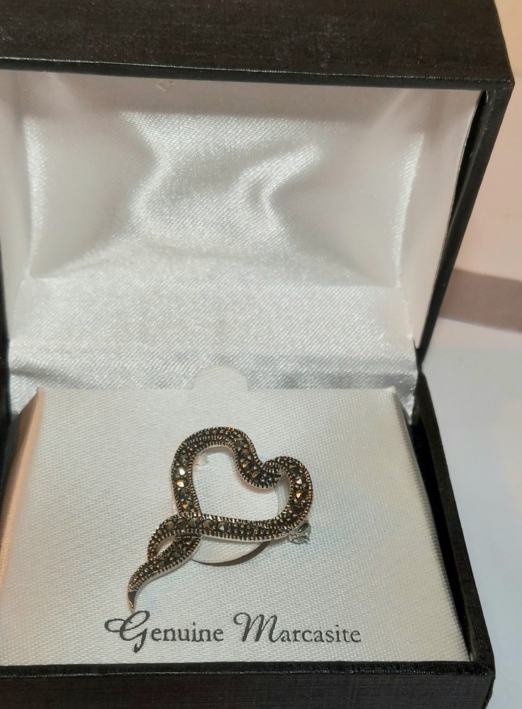 Vintage Genuine Marcasite Entwined Heart Brooch Pin Silver Tone CW Thailand