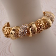 Vintage Camrose & Kross Gold Tone Pave Crystal Ribbed 6 3/4″ Bangle Bracelet