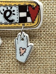 Vntg Retro Ceramic Love Pin Alma Lynne Dangling Charms 1977