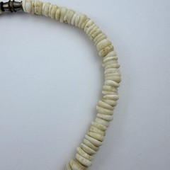 Vintage Hawaiian Puka Shell Bead Necklace 70’s Barrel Clasp 15.5 In