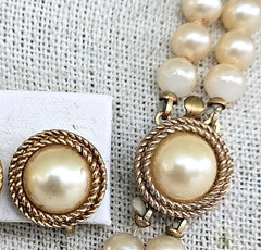 Vintage Trifari Gainsborough 2 Strand Pearl Gold Tone Necklace Clip Earrings Set