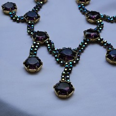 1940s RARE HOBE FIVE PENDANT PURPLE HEAD- LIGHT ORIGINAL COND FESTOON NECKLACE