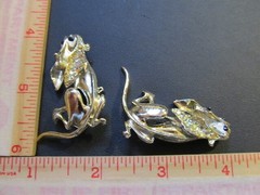 Vintage Pair Gold Tone Aurora Borealis & Rhinestone Bloodhound Dogs Pins