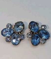 1950s–1960s Sapphire Blue Rivoli & Oval Rhinestone Brooch + Earrings Demi-Parure