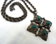 VINTAGE GERMANY LARGE GREEN CABOCHONS ORNATE CROSS PENDANT THICK CHAIN NECKLACE