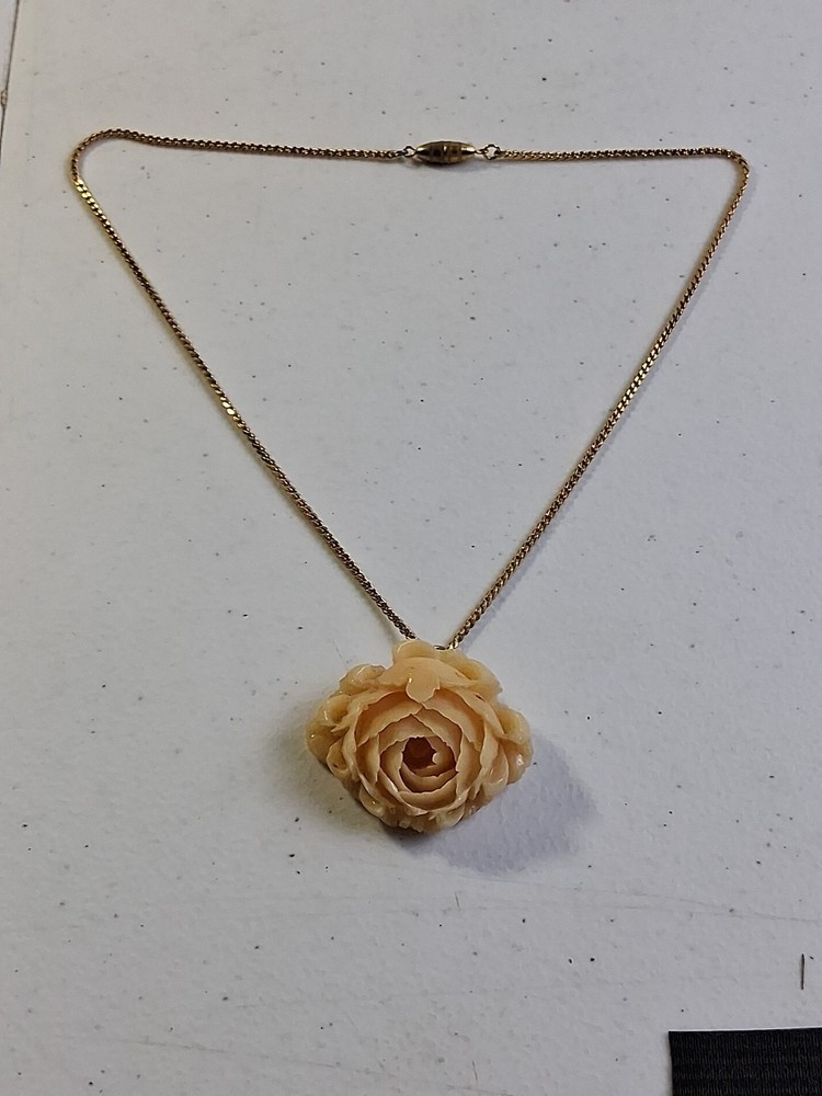 Vintage Peach Carved Rose Pendant With 18″ Goldtone Chain 1970s