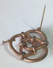 Vintage Copper-tone Brooch: Three Interlocking Rings w/ Trombone Clasp 1.5″