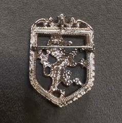 Sarah Coventry Vintage 1958 Griffon Royal Crest Heraldic Shield 2-1/8″ X 1-3/8″