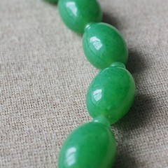 Vintage Green Glass Oval Bead Necklace 44cm 17.3 in Faux Jade Stone Jewelry