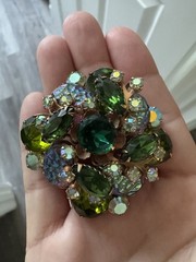 JULIANA DELIZZA and ELSTER LARGE GOLD TONE GREEN RHINESTONE BROOCH