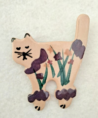 Handmade Ceramic Cat Brooch (167 – 2452)