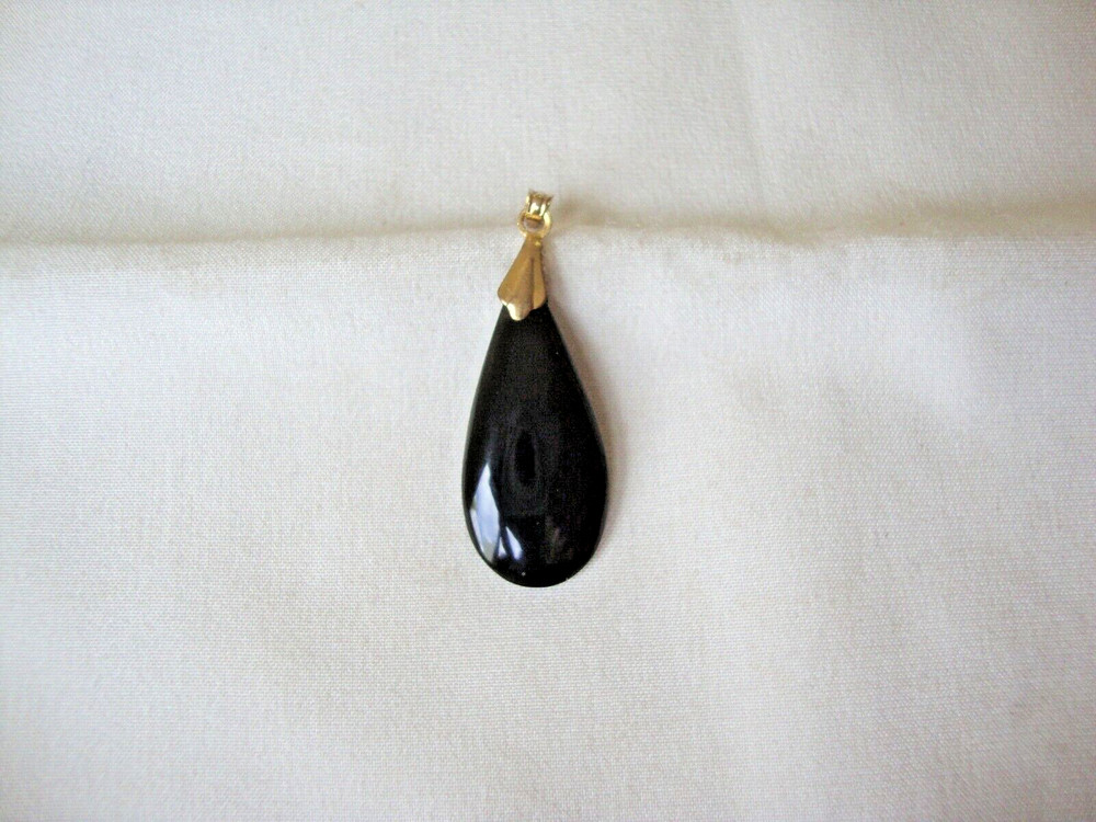 VINTAGE 1970-80s BLACK ONYX TEARDROP PENDANT W/ GOLD FILLED BALE