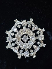 Estate Brooch Clear Rhinestones Snowflake Silver Tone Prong Set Pin 2.25″ Mcm