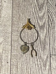 Vtg Gold Tone Eyeglass Holder Spectacle Loop Pendant +2 Charms Wishbone Heart