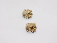 C110-VINTAGE CLIP EARRINGS~BROWN THERMOSET~GOLD TONE~5/8″