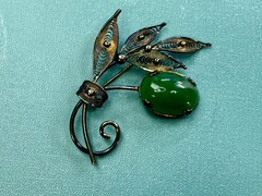 Green Jade Cabochon Floral Filigree Leaf Vintage Sterling Silver 925 Brooch Pin