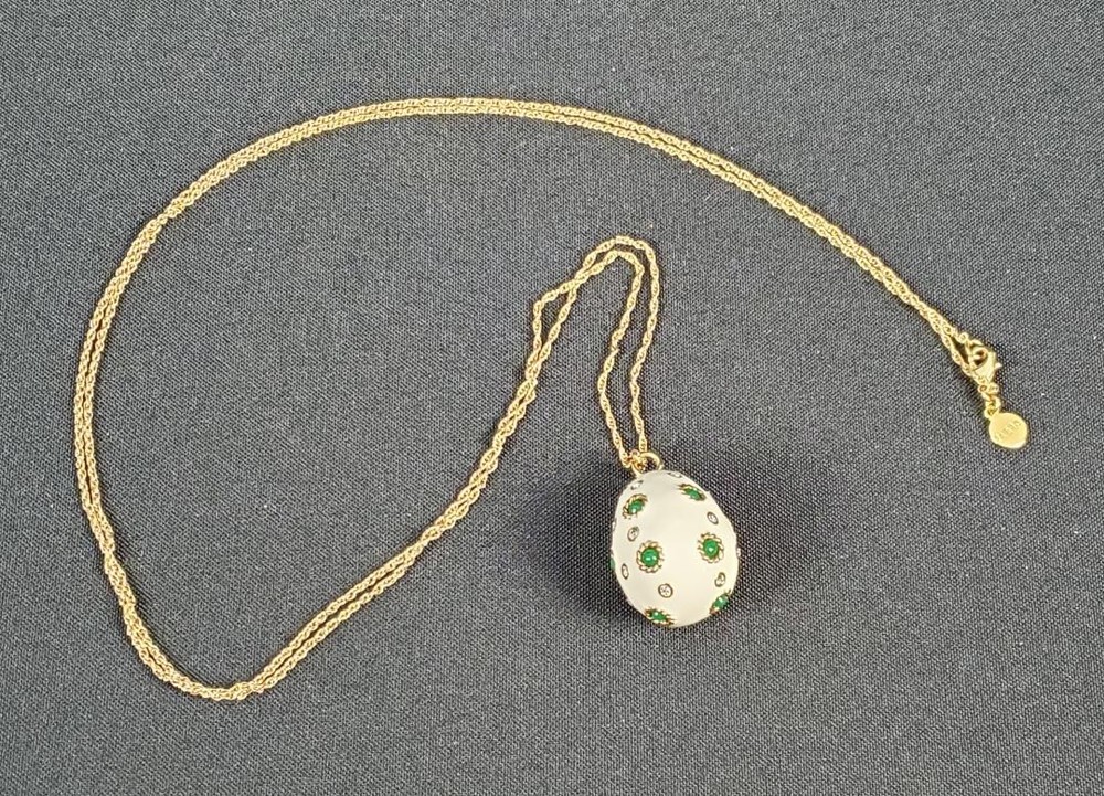 MMA Enameled Pendant Metropolitan Museum of Art Beige Crystal Green Necklace