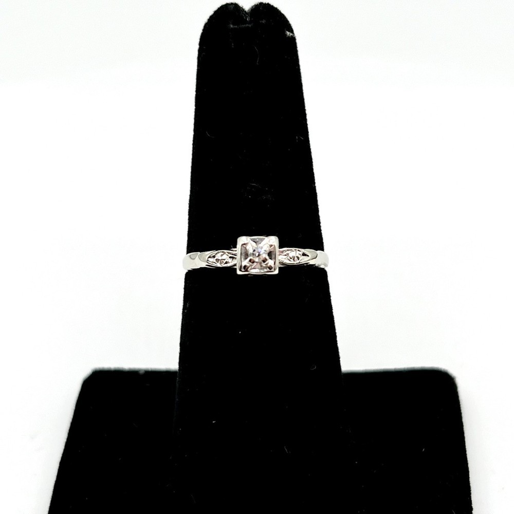 13k White Gold 0.05ct Round Diamond Square Setting Vtg Ring SZ 6.25 (I-63579)
