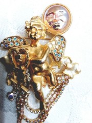 Kirks Folly Brooch Pin Seaview Angel Moon Cupid Cherub Rhinestones Gold Tone Vtg