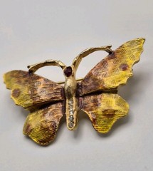 VINTAGE BROWN & YELLOW STAINED METAL CRYSTAL RHINESTONES BUTTERFLY BROOCH.