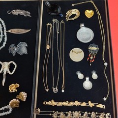 60 Piece Vintage-Now Jewelry Lot Necklaces Bracelets Brooches Earrings