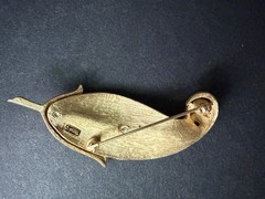 TRIFARI Vintage Brushed Gold Tone Leaf Brooch Pin Art To Wear Cocktail Career