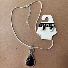 NAPIER Necklace and earrings set Women’s Vintage 18 in ext. 3.25 in
