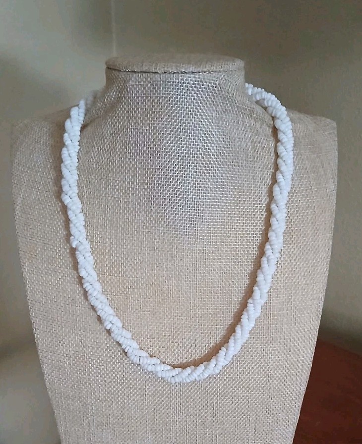 Vintage White Heishi Shell Beads Torsade Necklace 20″