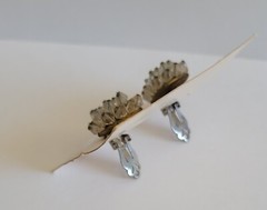 Vintage Laguna Beaded Push Pin Clip On Earrings NOS Unused Original Advert Card