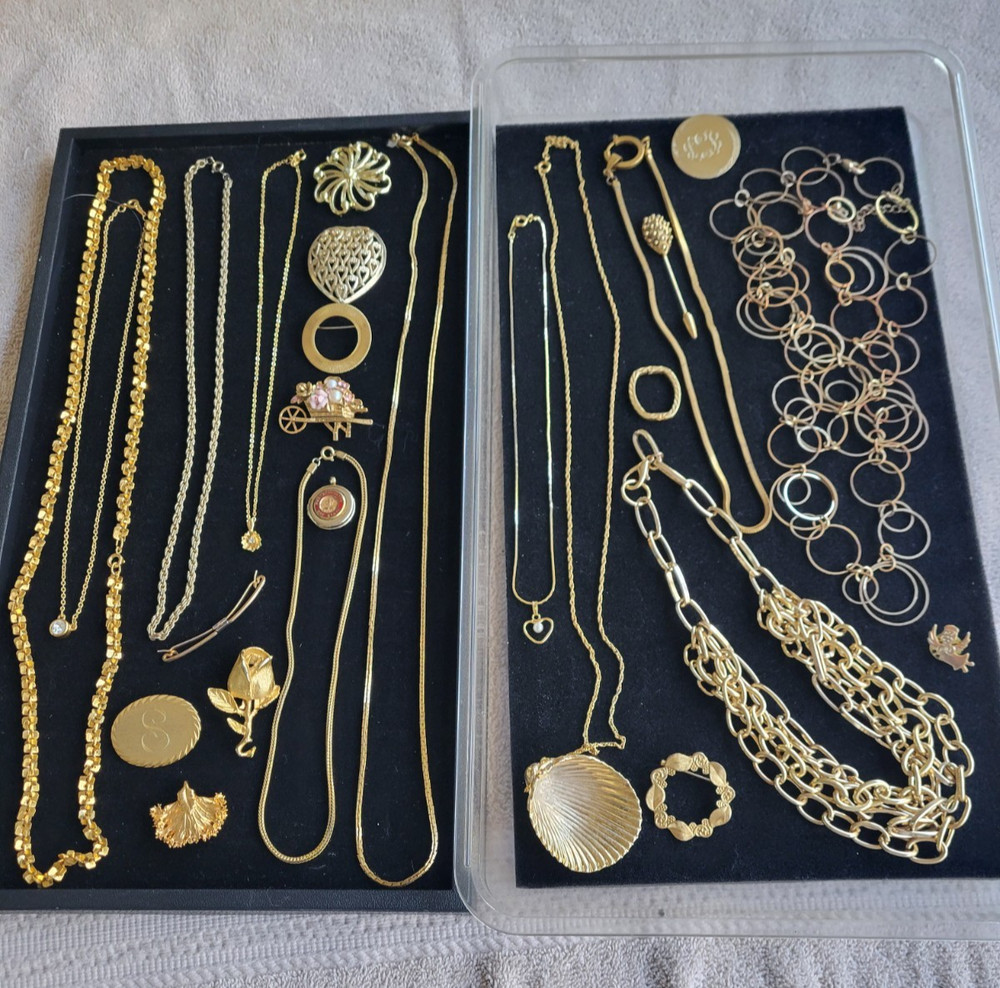 VINTAGE LOT OF 25 pcs. OF MIXED JEWLERY NECKLACES PINS ETC. FROM A LOCAL ESTATE