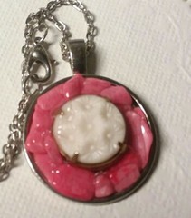 MaryBee Silver Tone 20″ Chain W/1″ Coral Chip Pendant Necklace 12-01-2021