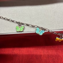 VINTAGE STERLING SILVER BRACELET ENAMELED BUTTERFLY CHARMS ROLO CHAIN (27a)