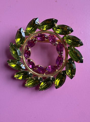 vintage unbranded pink&green rhinestone round brooch pin gold tone