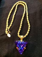 Vtg Medici 17 1/2″ Gold Chain-1 3/8″ Pendant-Faux Amethyst/Streaks Royal-Signed