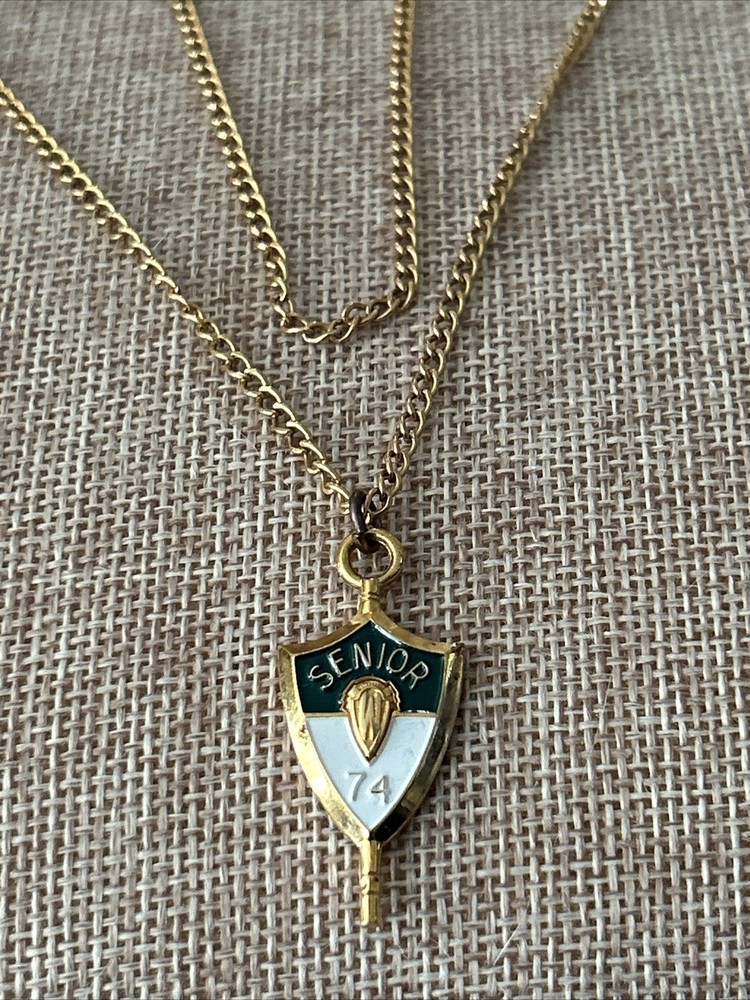 VINTAGE JOSTENS PENDANT CHARM KEY NECKLACE – 20″ – SENIOR 1974 – GOLD IN COLOR