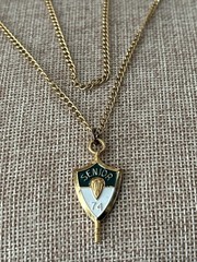 VINTAGE JOSTENS PENDANT CHARM KEY NECKLACE – 20″ – SENIOR 1974 – GOLD IN COLOR