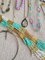 #B VINTAGE LOT OF 28 pcs. OF MIXED JEWLERY NECKLACES EARRINGS. FROM LOCAL ESTATE