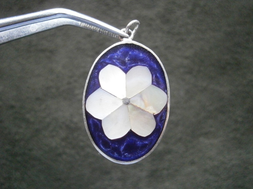 Mother of Pearl Inlay & Vibrant Blue Enamel Alpaca Vintage Pendant 2.0g