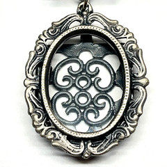 Vintage Romantic Victorian Style Bow Pin Brooch Wearable Picture Frame Dangling